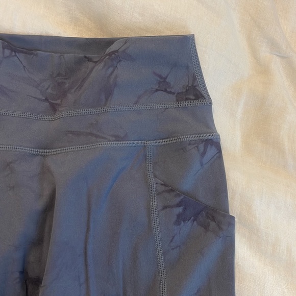 Alphalete tie dye leggings with pockets on side - Picture 5 of 5